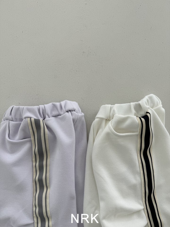 MG Pants5_byLittleFox_jetztvorbestellen