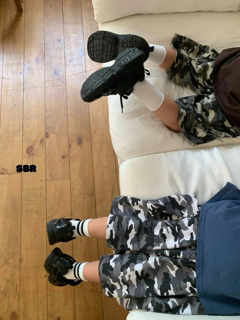Little Foxx – Midi Camo Pants