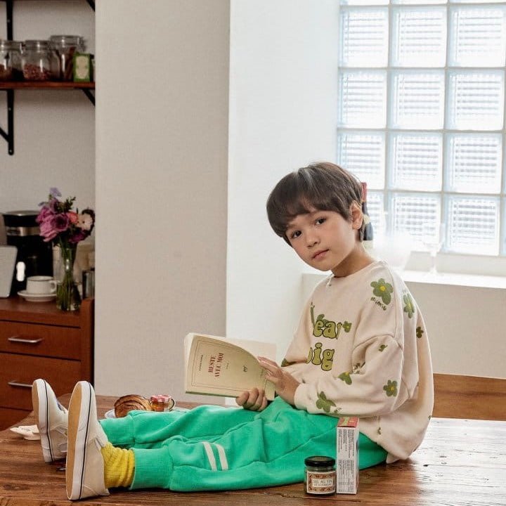 Dream Big Sweatshirt - Milk find Stylish Fashion for Little People- at Little Foxx Concept Store