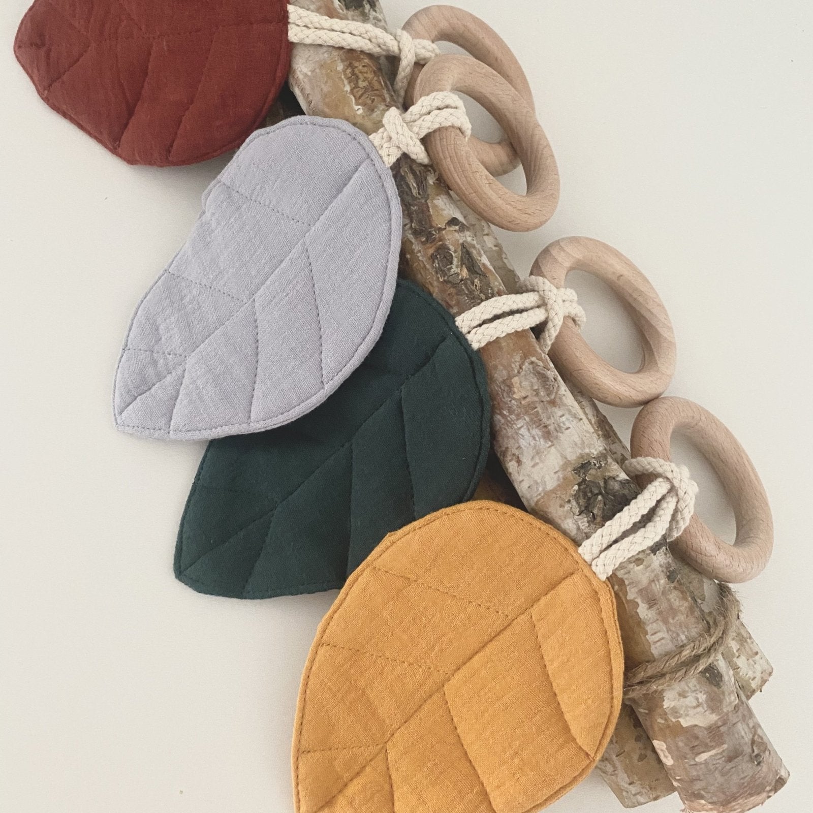 Schnullerkette Greifling - Leaf find Stylish Fashion for Little People- at Little Foxx Concept Store