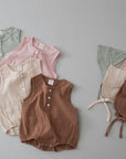 Simple Bodysuit mit Mütze find Stylish Fashion for Little People- at Little Foxx Concept Store