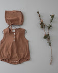 Simple Bodysuit mit Mütze find Stylish Fashion for Little People- at Little Foxx Concept Store