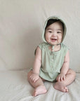 Simple Bodysuit mit Mütze find Stylish Fashion for Little People- at Little Foxx Concept Store