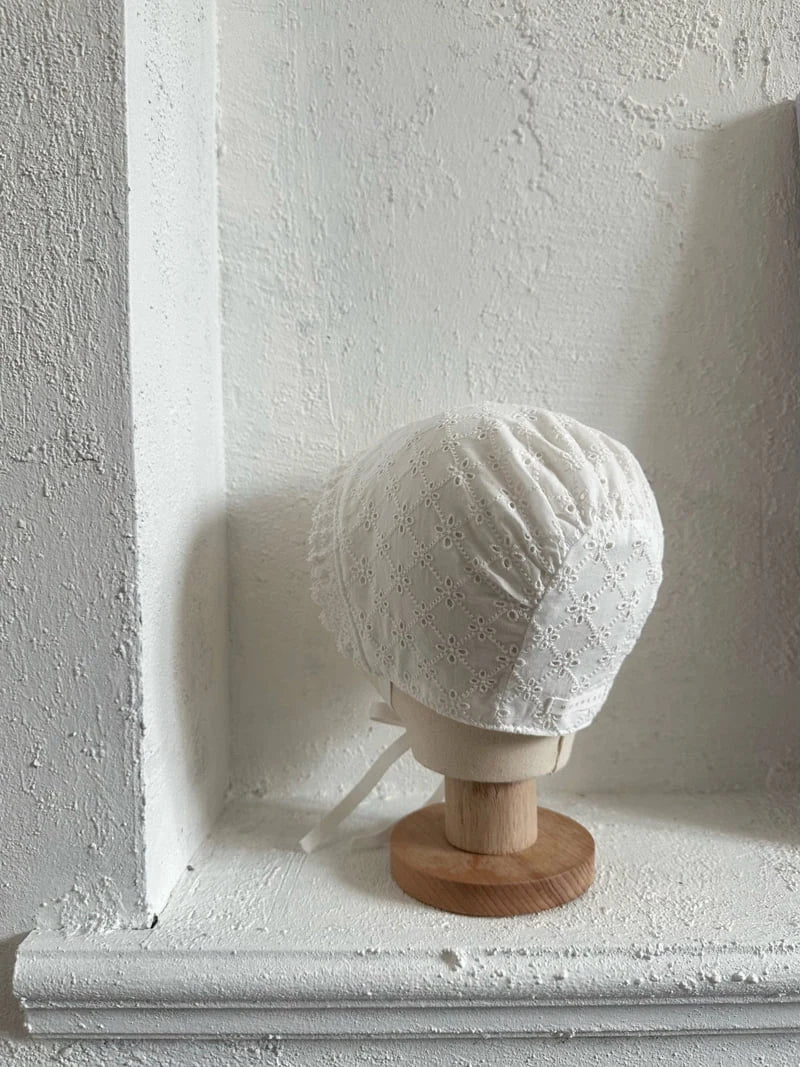 Bebe Lace Bonnet4_byLittleFox_jetztvorbestellen