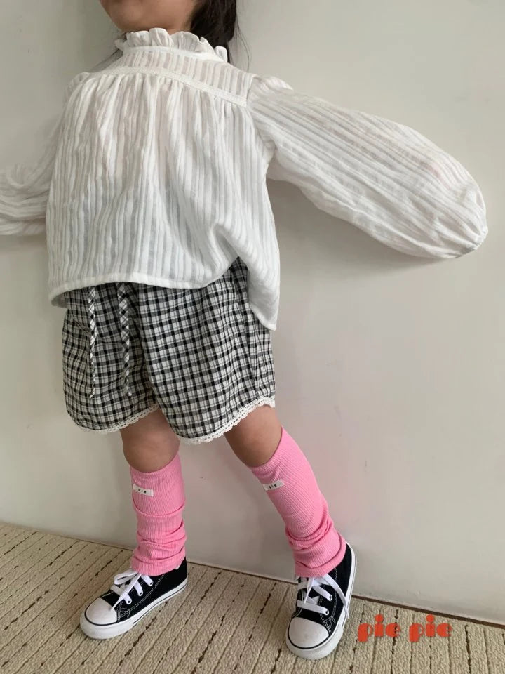 Lily Check Shorts2_byLittleFox_jetztvorbestellen