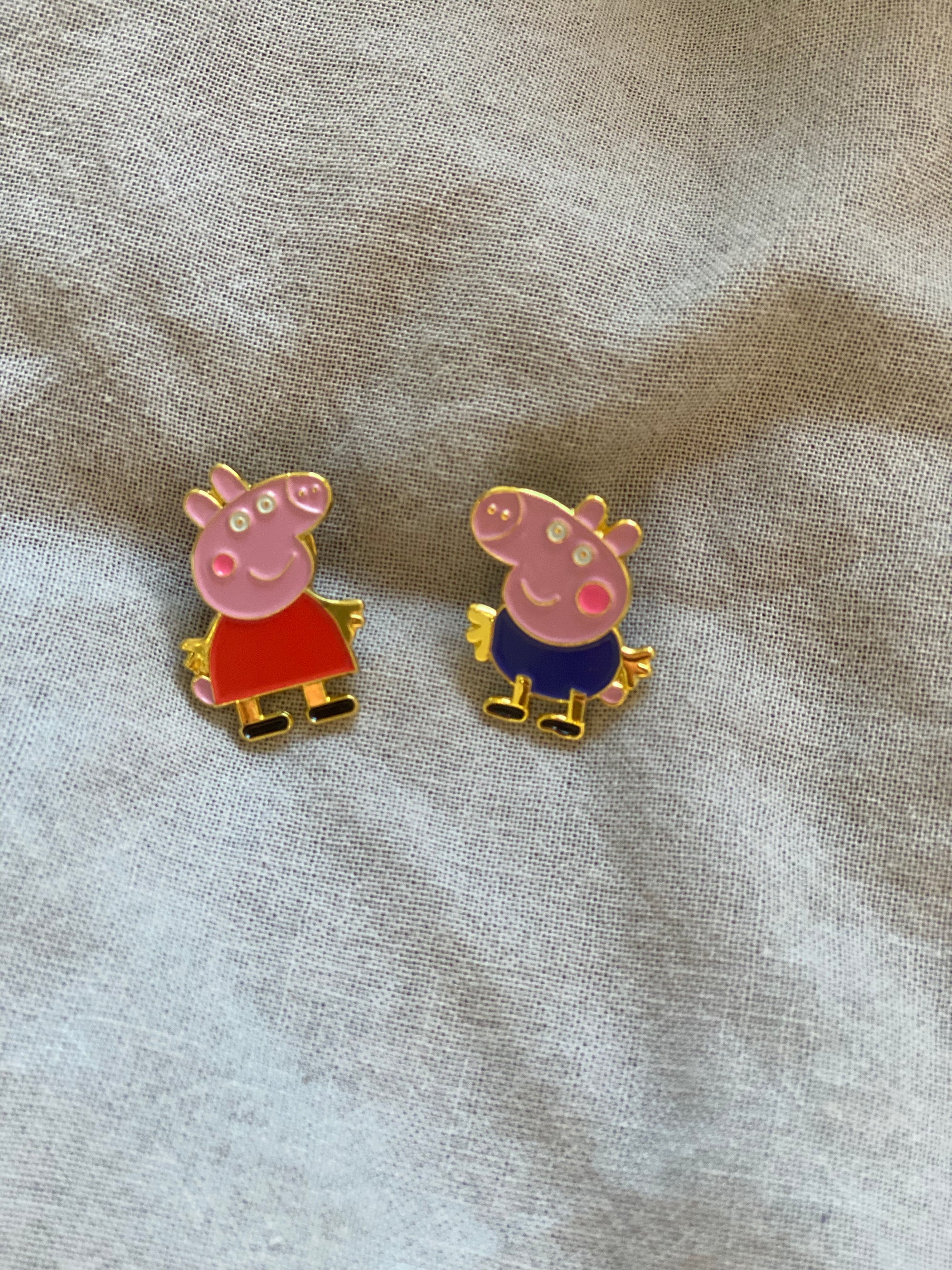 Peppa Pig Set Emaille Pin find Stylish Fashion for Little People- at Little Foxx Concept Store
